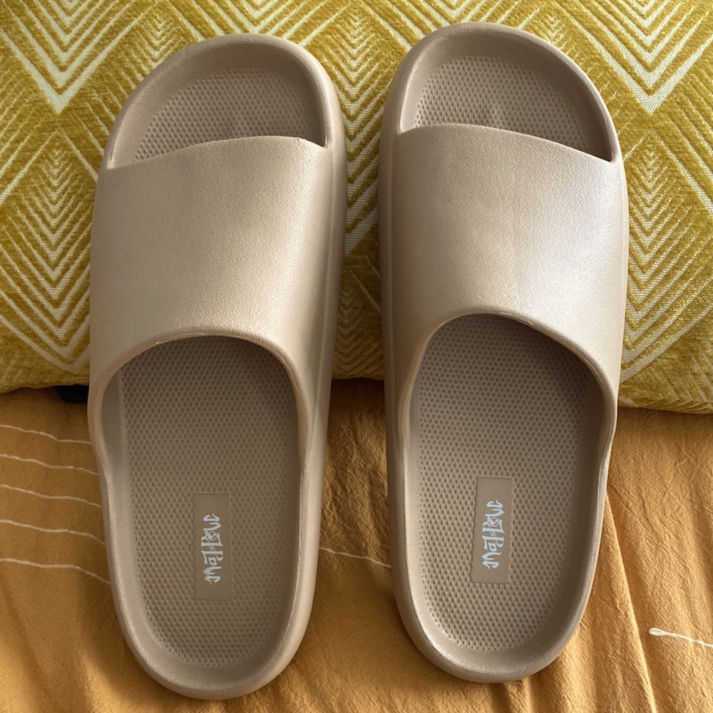 (NEW) Mad Love Cushion Slides